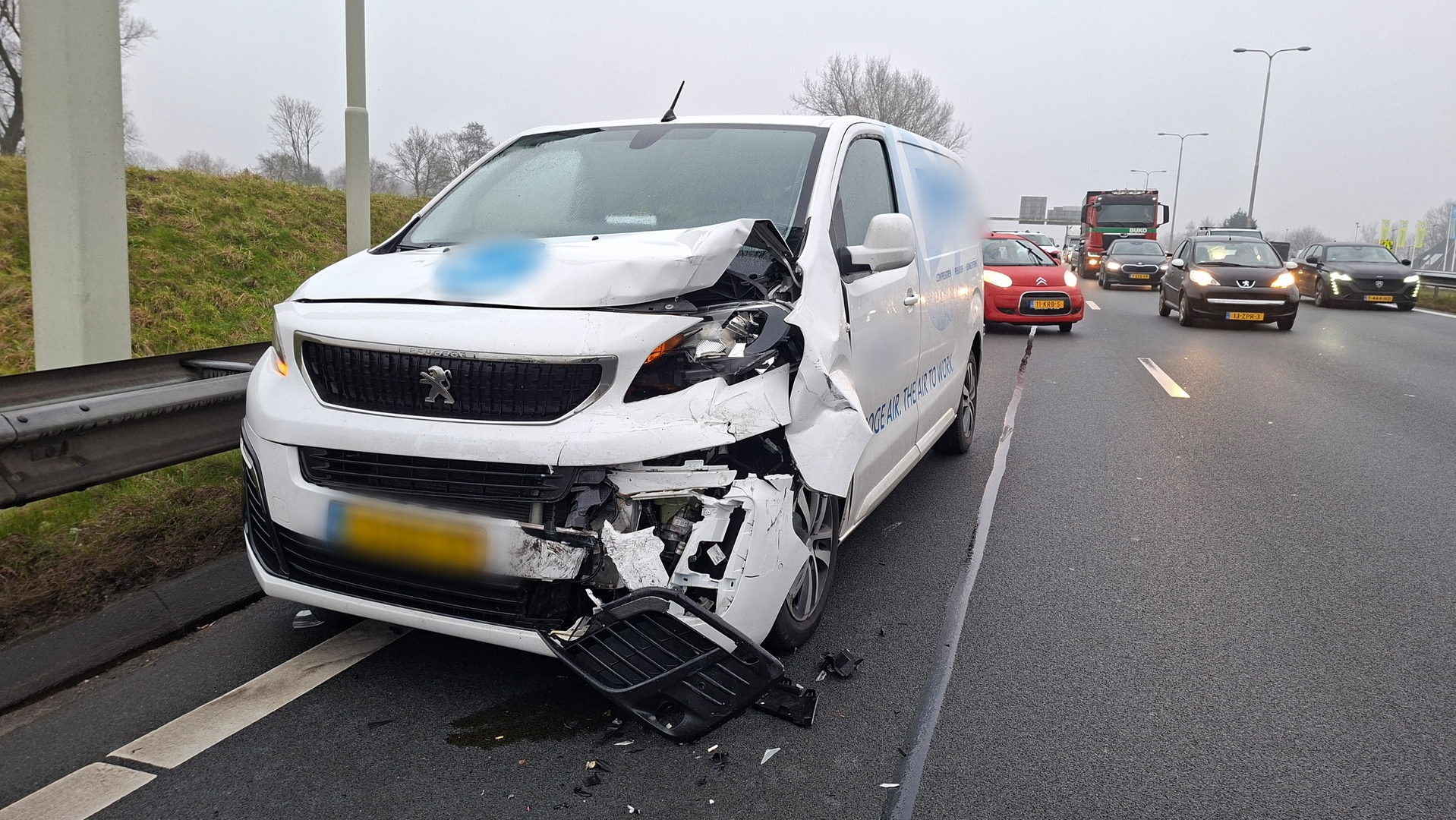 Foto: bus in elkaar gereden Alkmaar.jpg